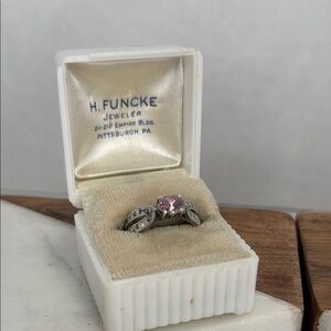 Vintage Estate Pink and 925 Silver Ring with Antique Design lot D39